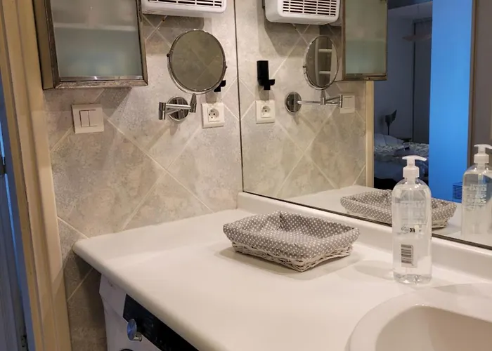 80 M2, T 3 Vue Imprenable Face A La * カネ
