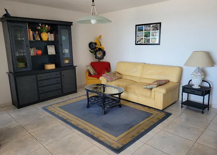 80 M2, T 3 Vue Imprenable Face A La カネ